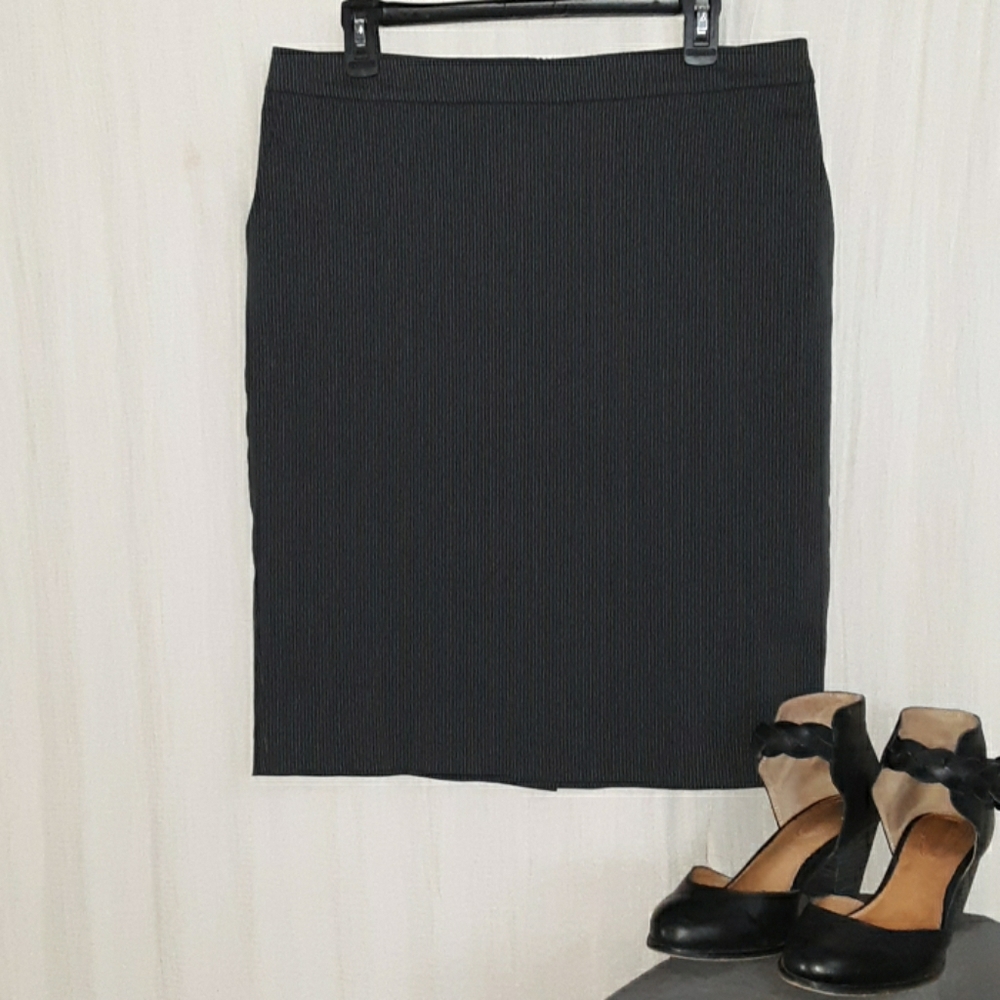 EUC Pinstripe skirt